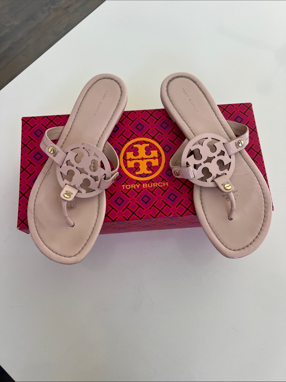 Tory Burch sea shell light pink miller patent leather flip flops sandals 8